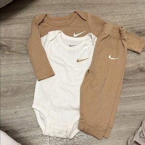Nike Kids Bodysuit Set in Tan and White